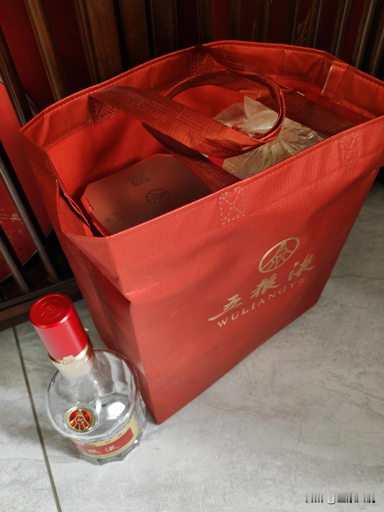 今年过年真没意思，只喝了三次酒，只有一次算是喝满足了。年龄大了，