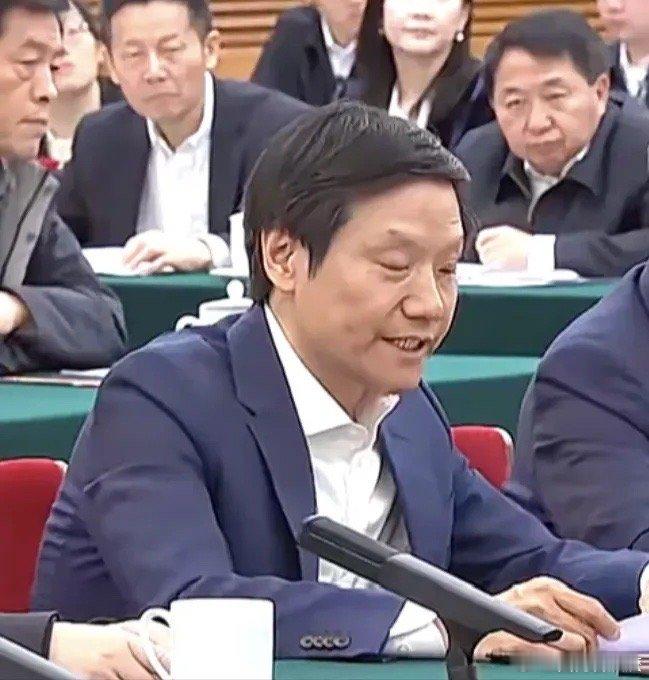 2025民营企业座谈会参加这次会议，身价最高的是雷军，达到了2000亿以上。