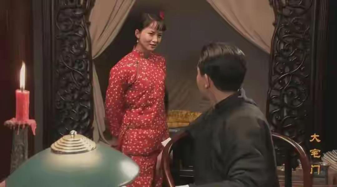 《大宅门》中有哪些细思极恐的细节？最近重温大宅门2，有那么一个桥段，中年李香