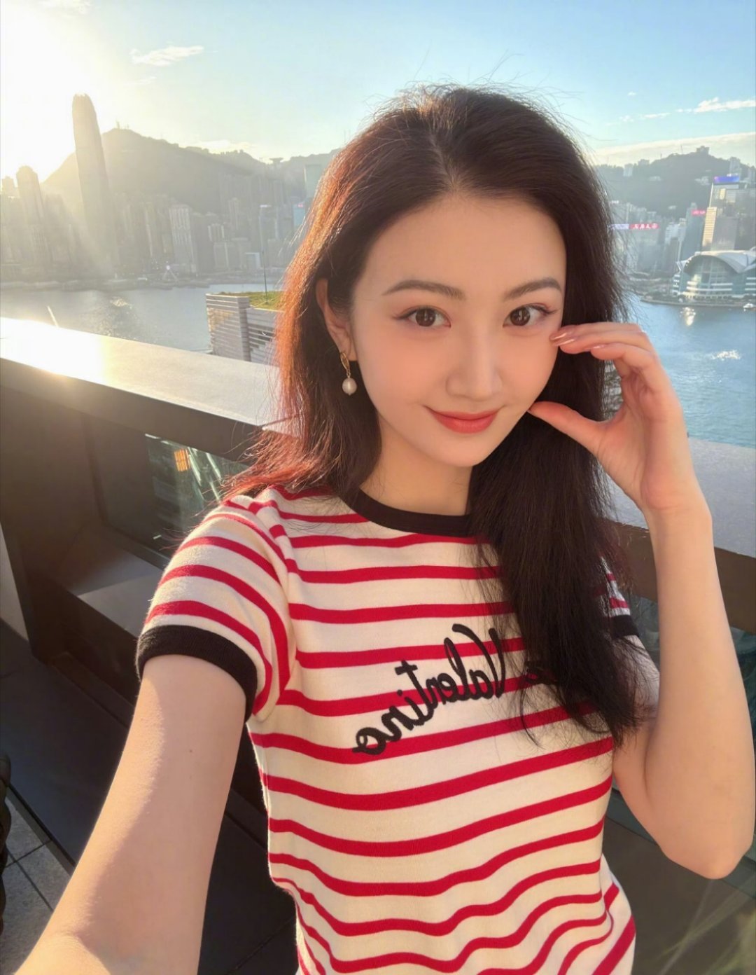 突然冒泡的景甜，十二月快乐！好久不见，甜宝好美，想你了