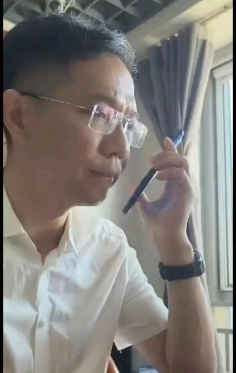 丁法官不接李圣律师的电话，是不敢接吗？你的行为被全国人民看着呢，作为一名法官，你