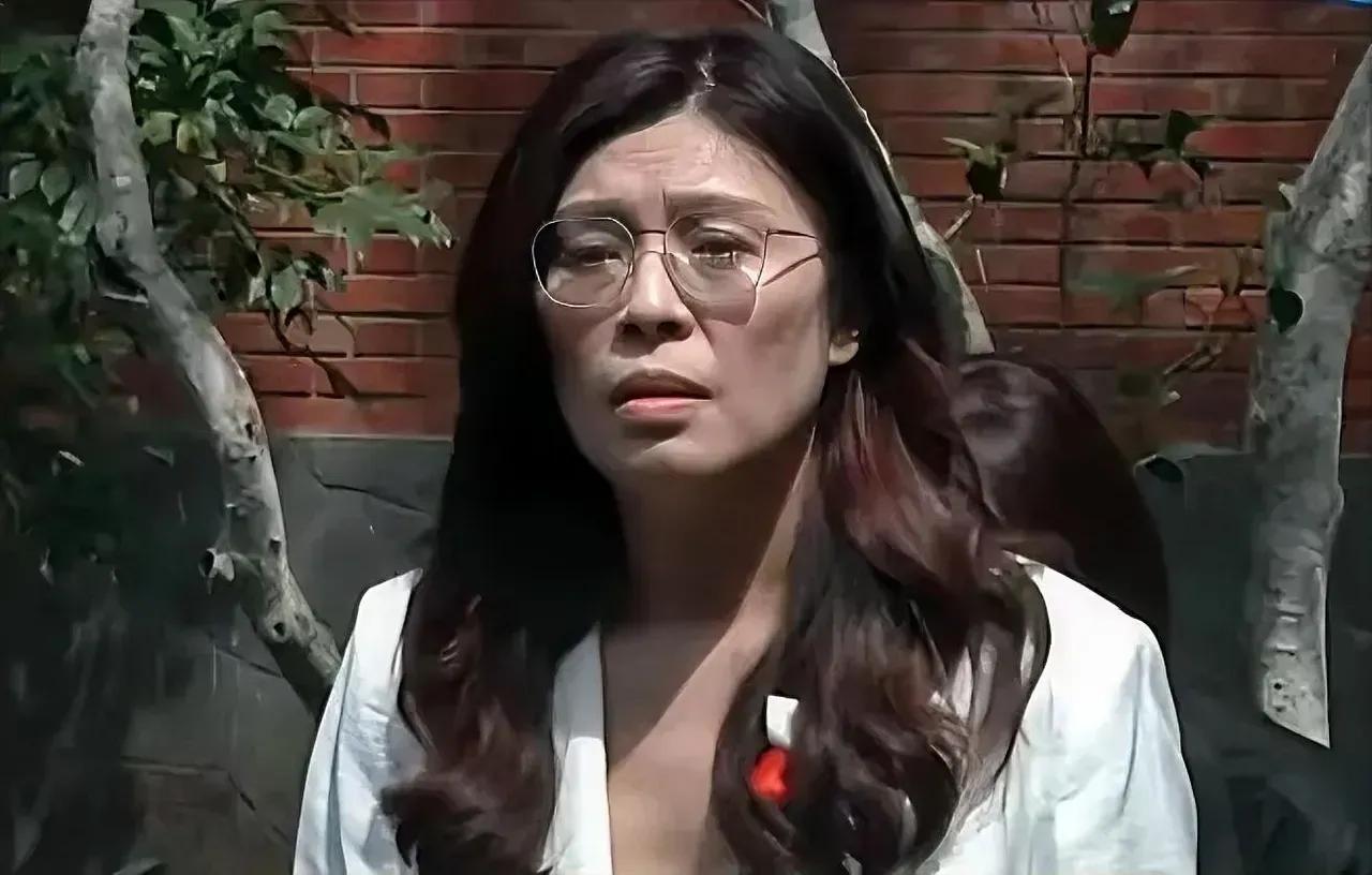 国民党主席郑丽文4月2日在祭拜蒋介石后接受采访时表示，“今天也是跟总裁报告，即将