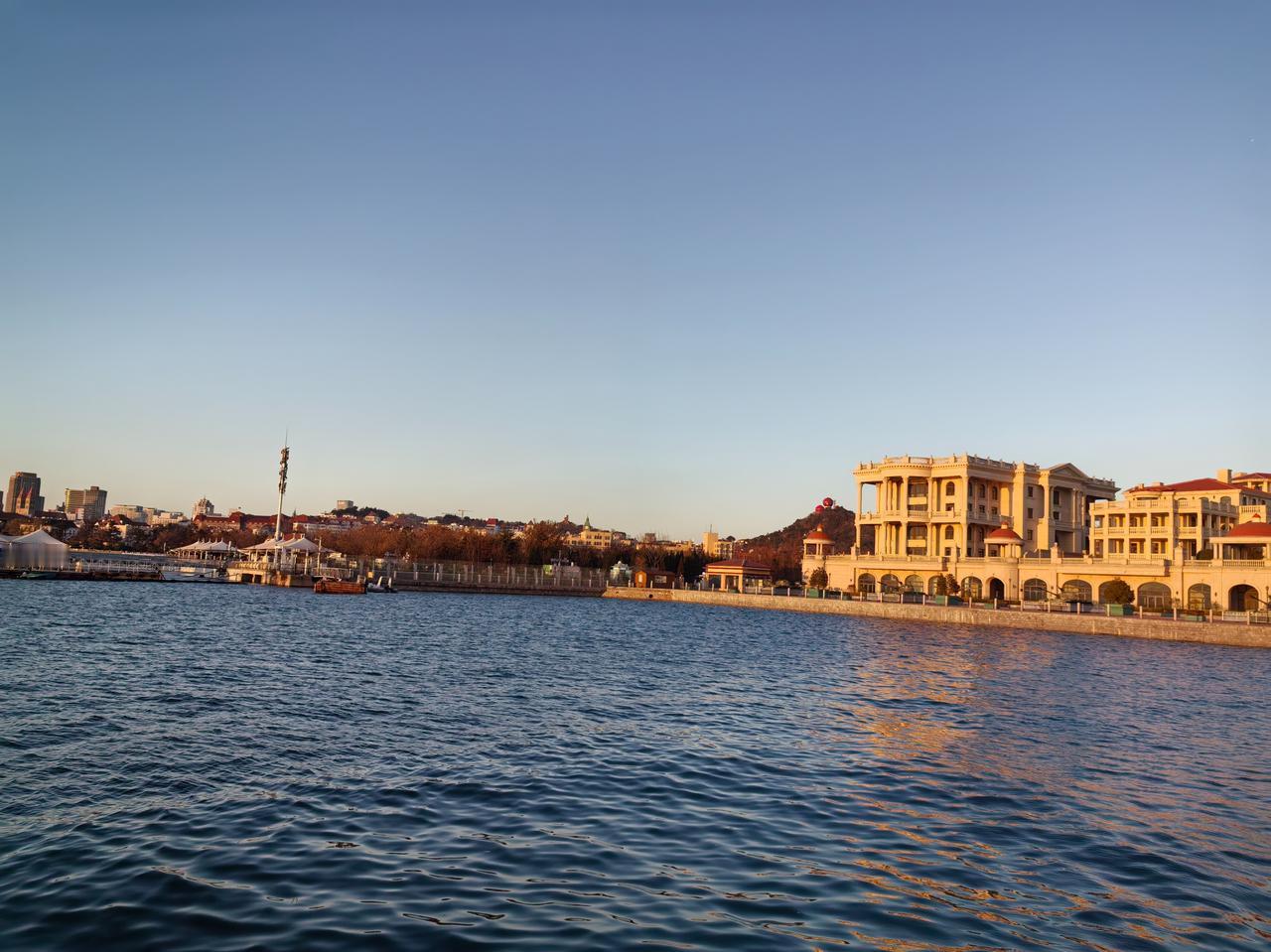 侄女订婚了，男友家准备的婚房，不但有房贷而且写的是公婆的名字，父母亲戚都反对，侄