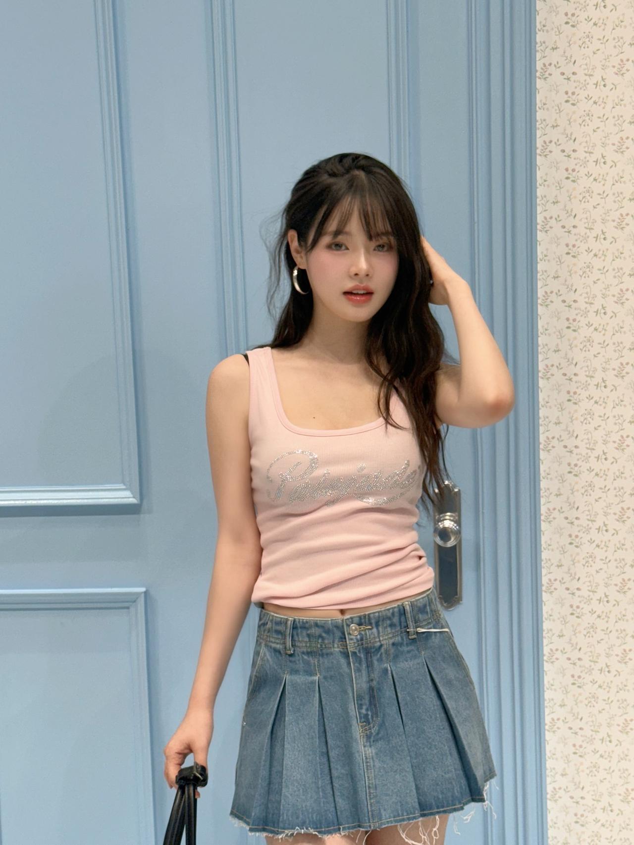 美女甜系女孩辣妹穿搭清纯甜美身材