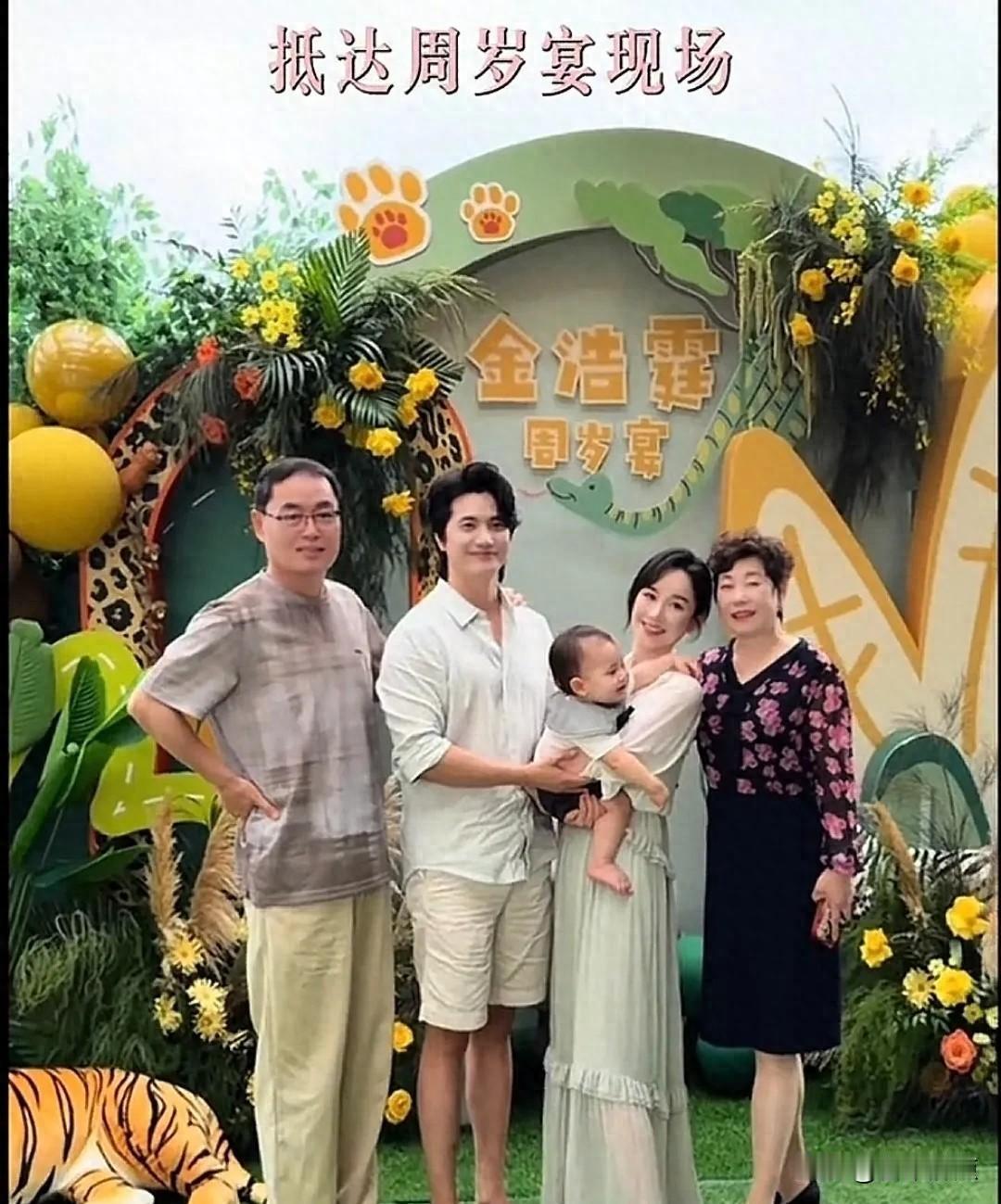 张檬一家没办周岁宴，网友吵翻天，真相却让人心头一热。他们真没办什么隆重的周岁宴