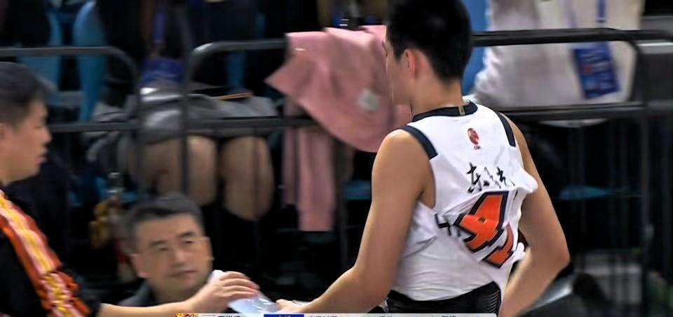 广东籍第10位cba球员，初出茅庐，俱乐部杯打龙狮，老练又稚嫩的王洪泽，上场21