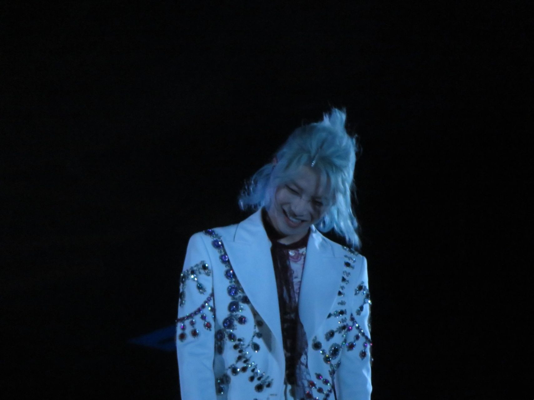 华晨宇跟网上说的不一样。。。我天，演唱会现场去了，花花本人颜值真的很能打！说话