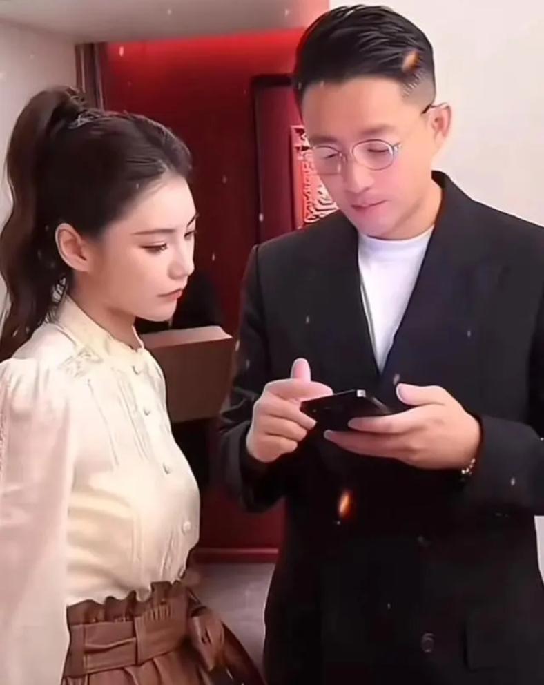 马筱梅在走大S的路！说满月回北京，时间却一直被她拖后，生娃前后说法大变，汪小菲又