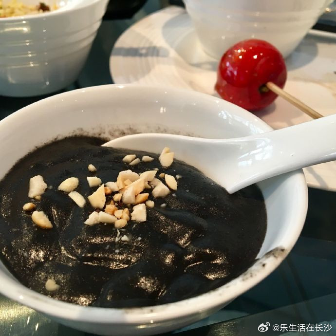 【这些食物是血糖刺客】很多人认为，只有那些尝起来甜腻的食物才是血糖的...