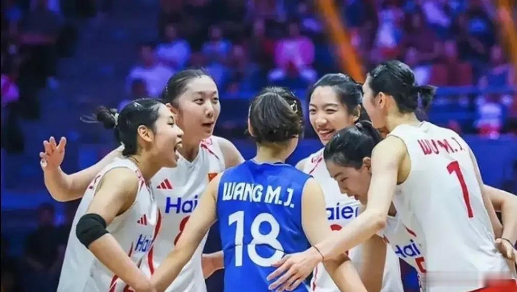 随着中国女排2-3不敌泰国女排后。如果要换掉主教练赵勇的话。最适合的人不是郎平跟