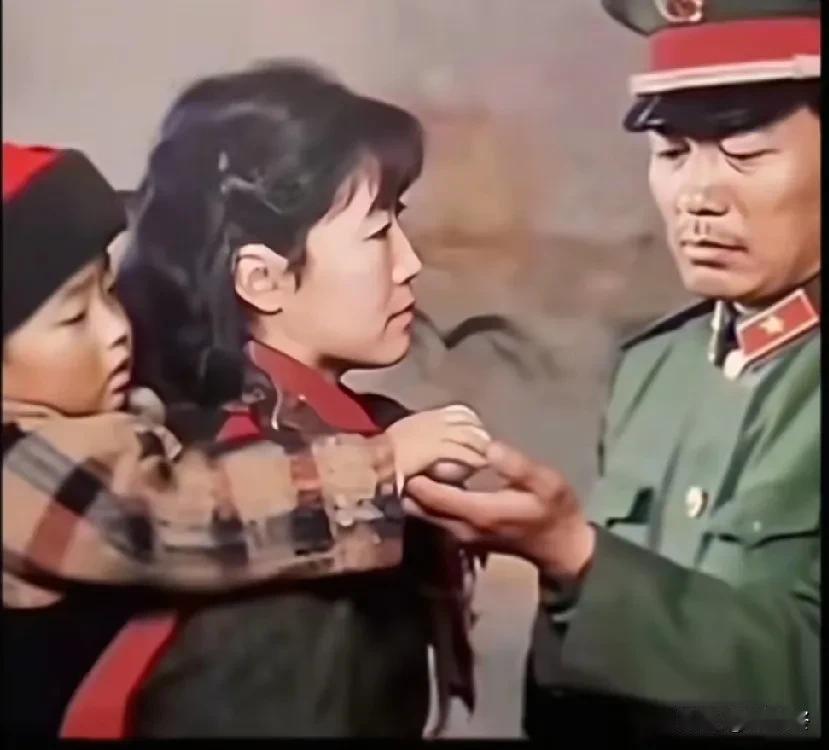 铭记历史，勿忘英雄！时间：1984年I月地点：昆明火车站人物：即将奔赴前