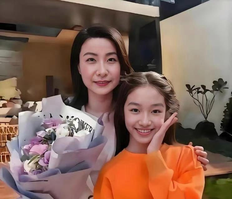 郭晶晶这基因，绝了！小公主未来也是大美人郭晶晶的大女儿霍中妍，颜值直接火出圈！妥