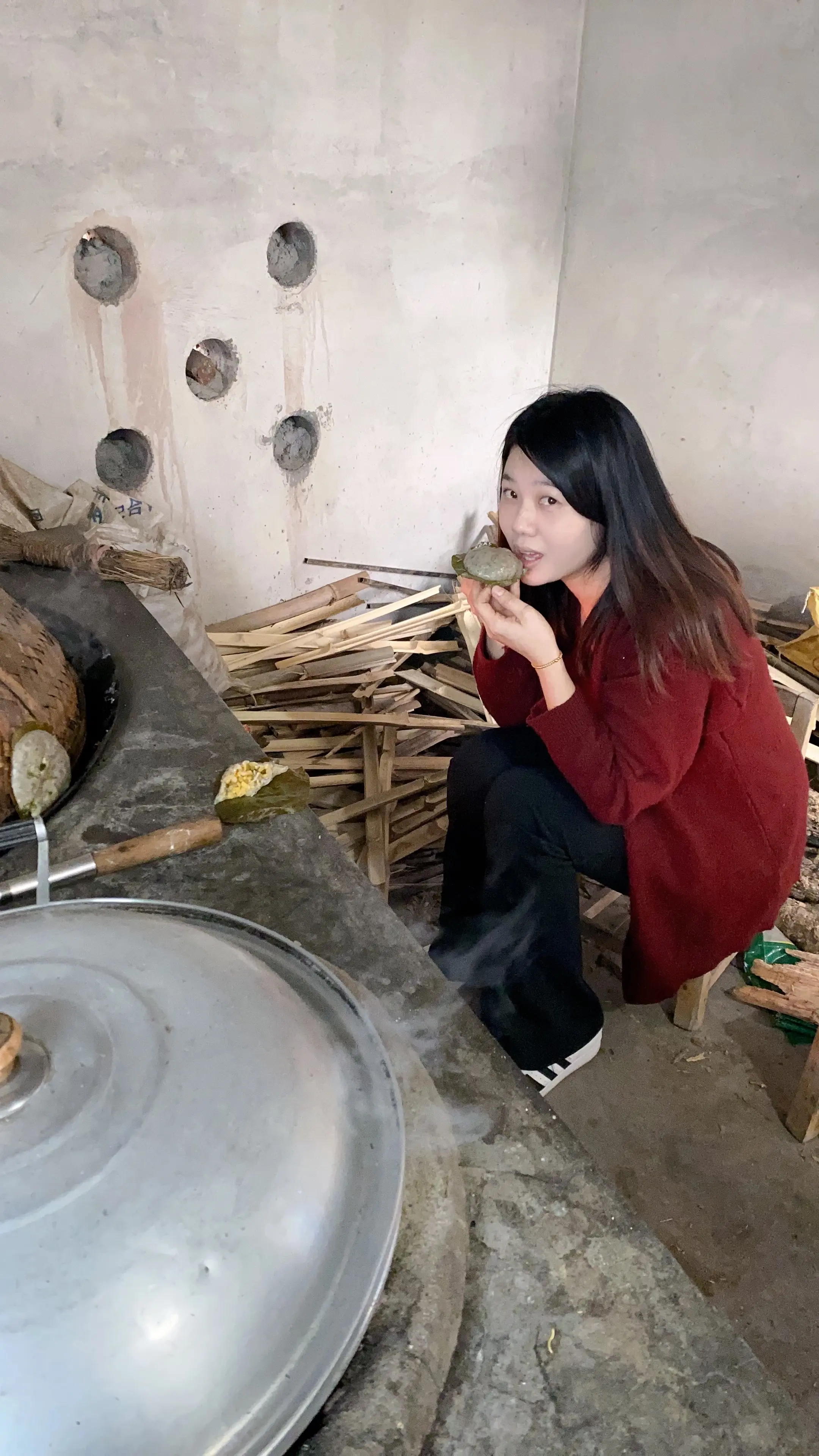 矛使给我打视频了，我要帮忙烧火做籺，矛得闲😂