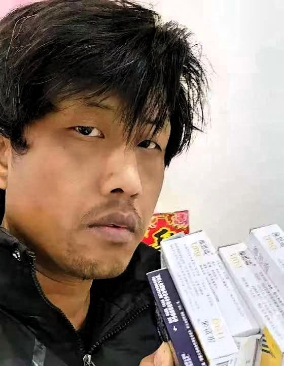 刚刚刷到一个失眠老哥，十几年靠安眠药续命，药效越吃越差，干脆把药全停，改成每天凌