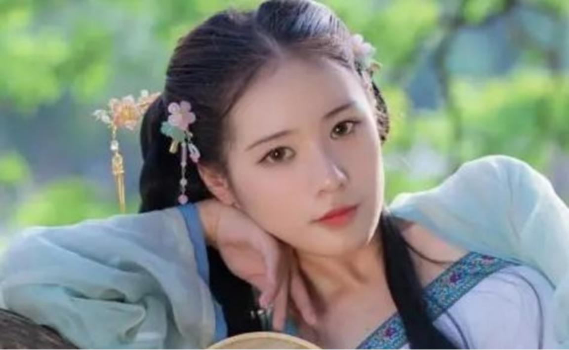 古代，有一寡妇征婚，上门者众多，她给出上联：昨日今日明日，日复一日。让提亲者答出