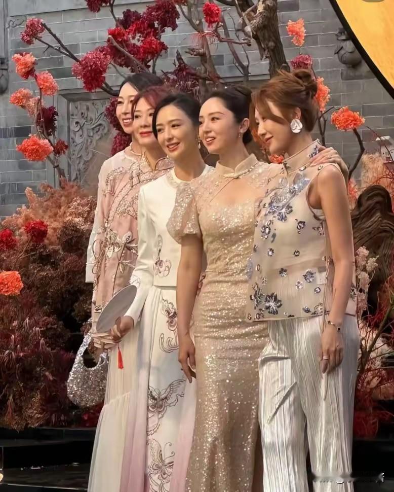 佟丽娅，让人心疼。7月17日，42岁的佟丽娅，冲上热搜，这一次，不是因为前夫