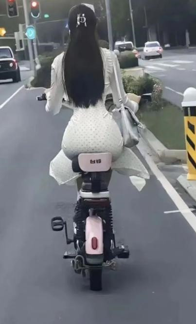 我要不要按个喇叭提醒她一下