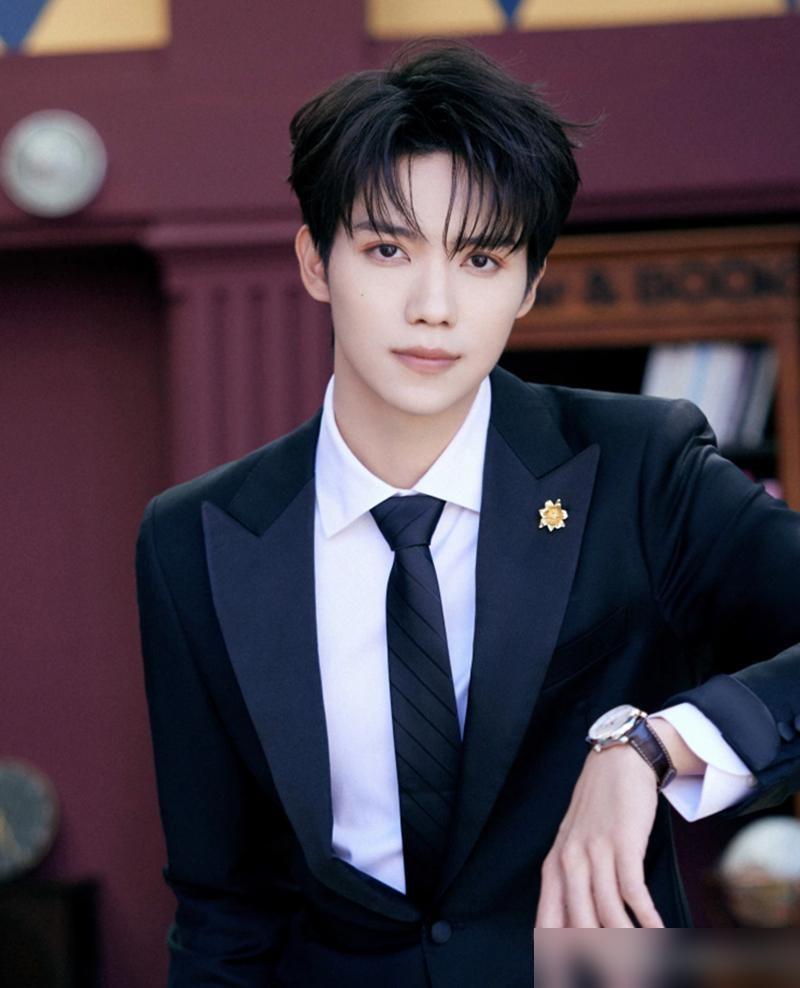 《大生意人》中，幸亏男主角是陈晓来演，换了其它人，恐怕就要被罗一舟抢了戏了。