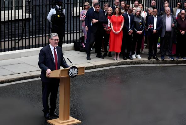 果然斯塔默和马克龙不一样！就在斯塔默访华的时候，不少人觉得他会和马克龙一样，来的