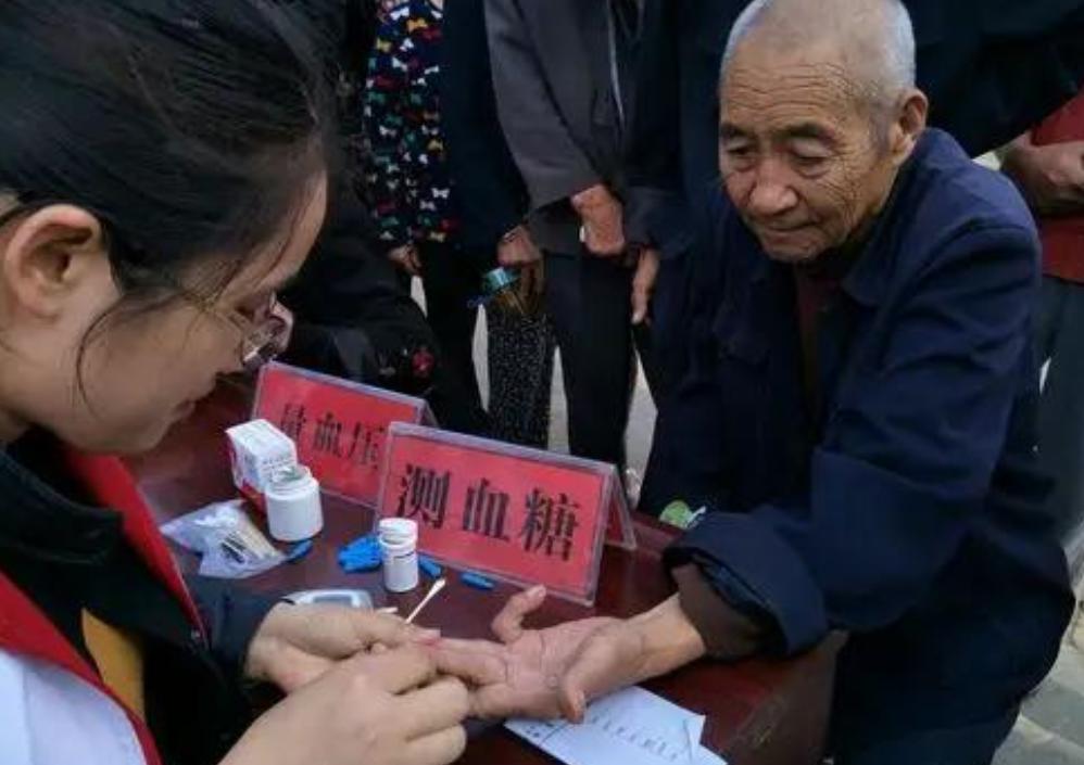 加速糖尿病恶化的因素：吃甜食仅排第5，排第1的，很多糖友天天做 很多人以为，