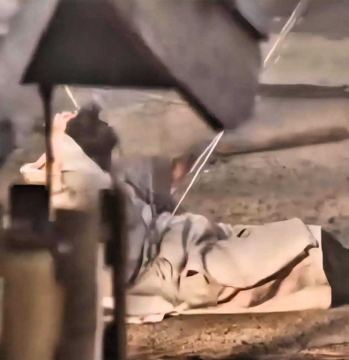 1. 对成毅本人及回应的看法：不少人称赞他的敬业，此前拍摄《莲花楼》《赴山海》