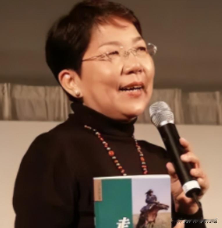 “拜托把《愚公移山》的课文一定要搬走！这个寓言故事“太可怕了”。2014年，著名