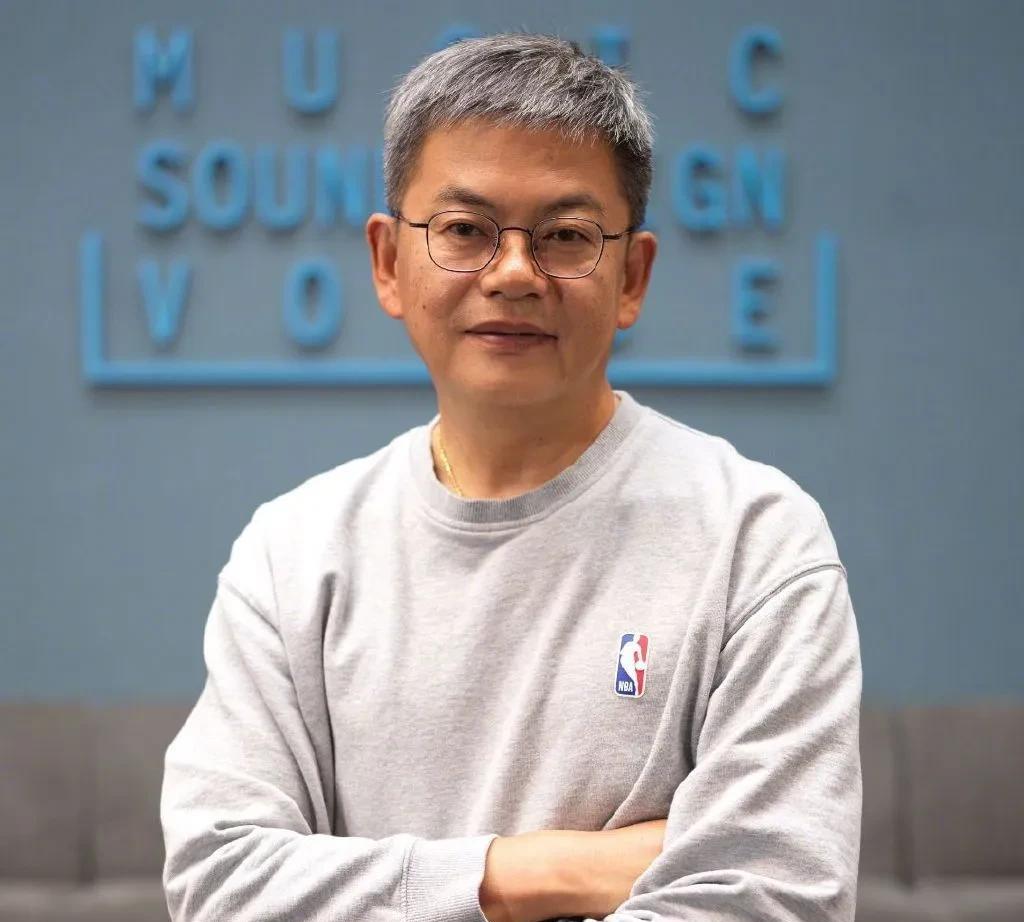 篮球名嘴苏群：广厦冠军奖金没有2000万，CBA单独给冠亚军500万；恕我直言，