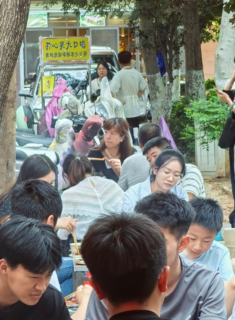 闺蜜叫出来吃饭，已经早早的等我了