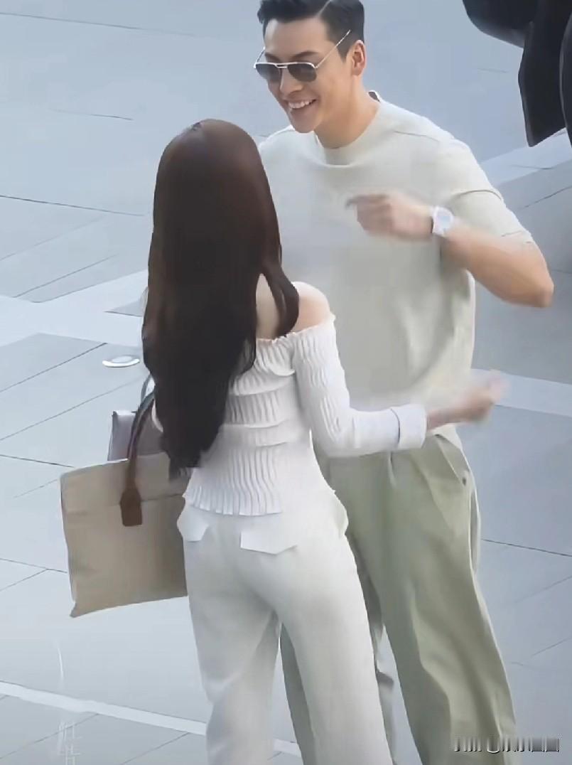 陈伟霆与何穗结婚生子，选择超模确实是明智之举。虽说五官出众的夫妻未必能生出五