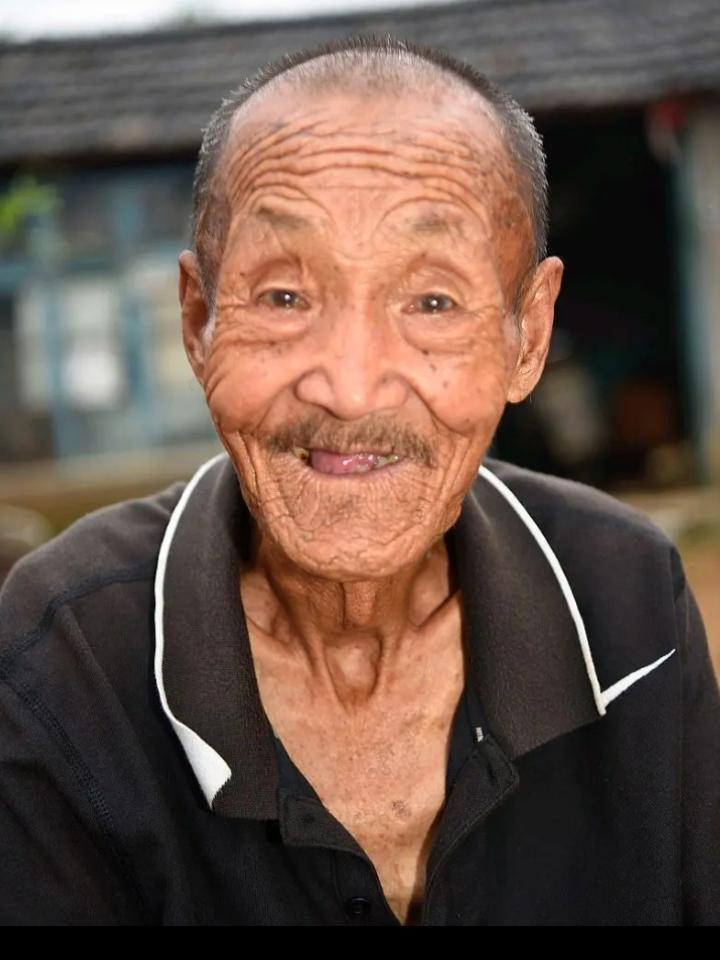 现在舆论平台上对五保户很有不满，认为五保户不如取消待遇。五保户大群体中确实有