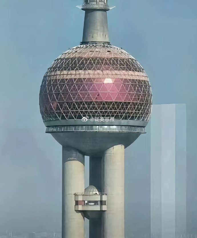 东方明珠小圆球里竟然有一张床？​​​