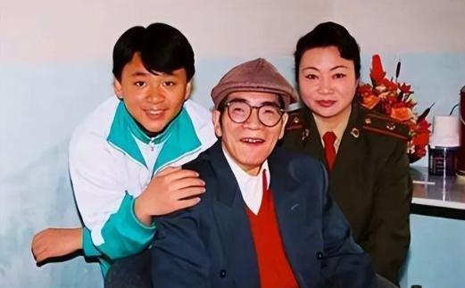 1980年，47岁的著名数学家陈景润迎娶29岁女军医，婚后生下儿子陈由伟。如今，