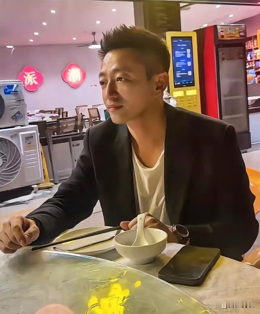 网上不是各种夸汪小菲多幸福多幸福么就想问一句既然这么幸福为啥每次出镜
