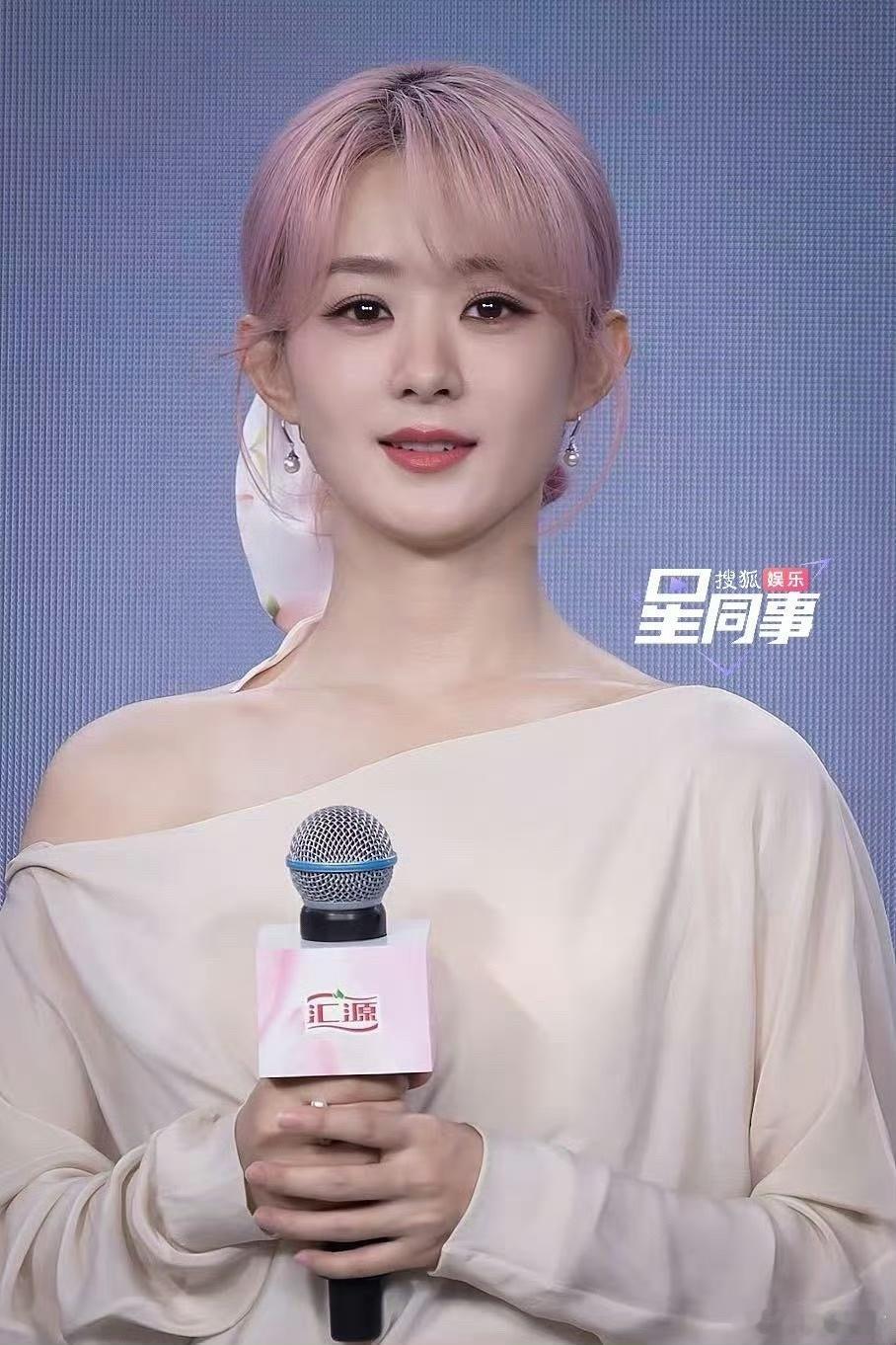 咋说，中国女人还是黑发好看。但一姐这个倒是不显土​​​