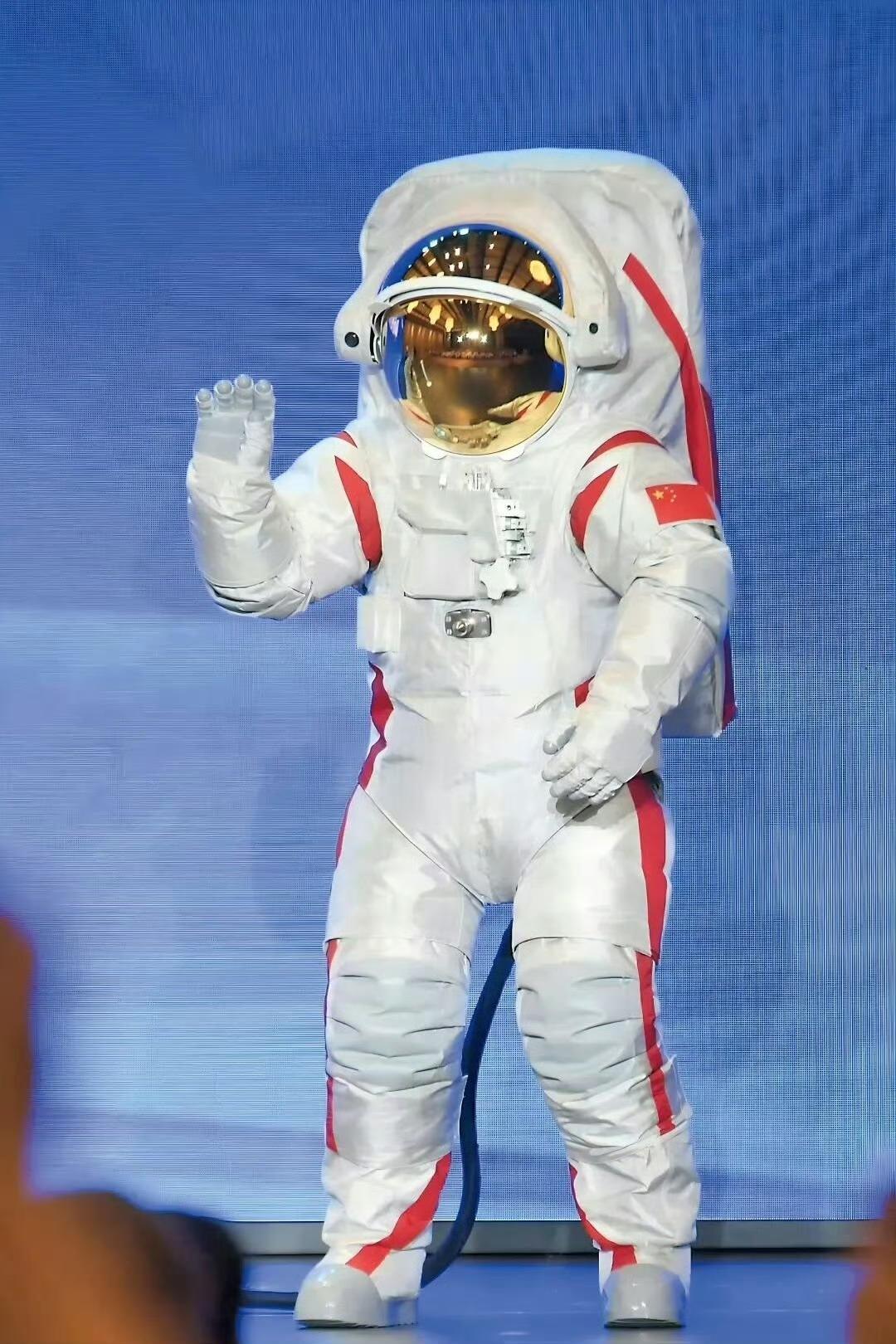 我国登月服堪称“月球顶配生存战甲”，今年正式转入正样研制阶段。它的过人之处在于：