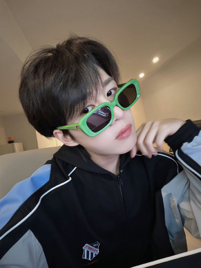 卓沅💜卓沅的沅气日常夜空闪烁星，云朵藏细雨，善变人世中，幸得有你在