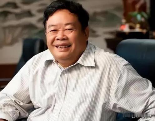 2015年，玻璃大王曹德旺拿出100万的巨款，资助了一名小女孩换肾，手术后，女孩