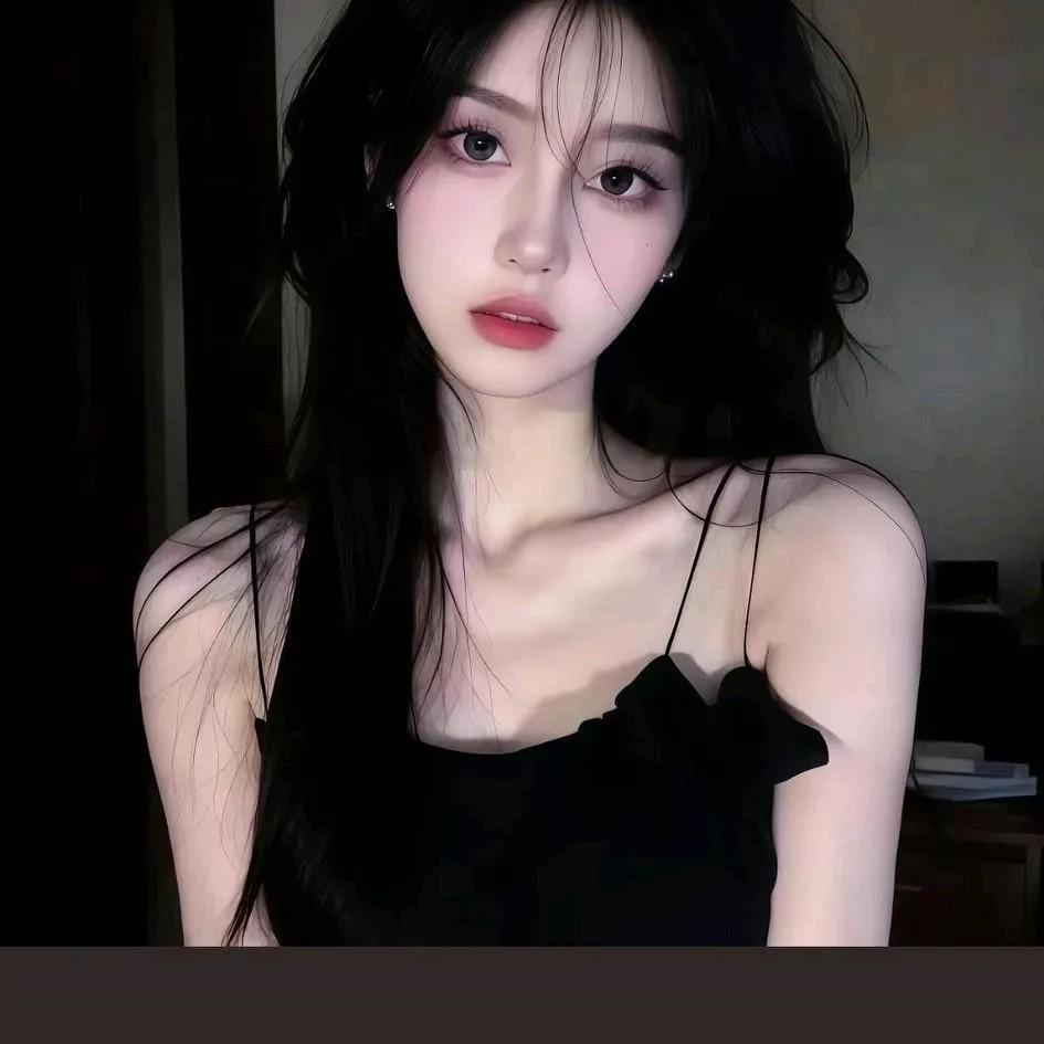 黑发红唇，梦幻少女风黑发红唇女神逆光红唇写真红唇美少女大红唇美女红唇氛