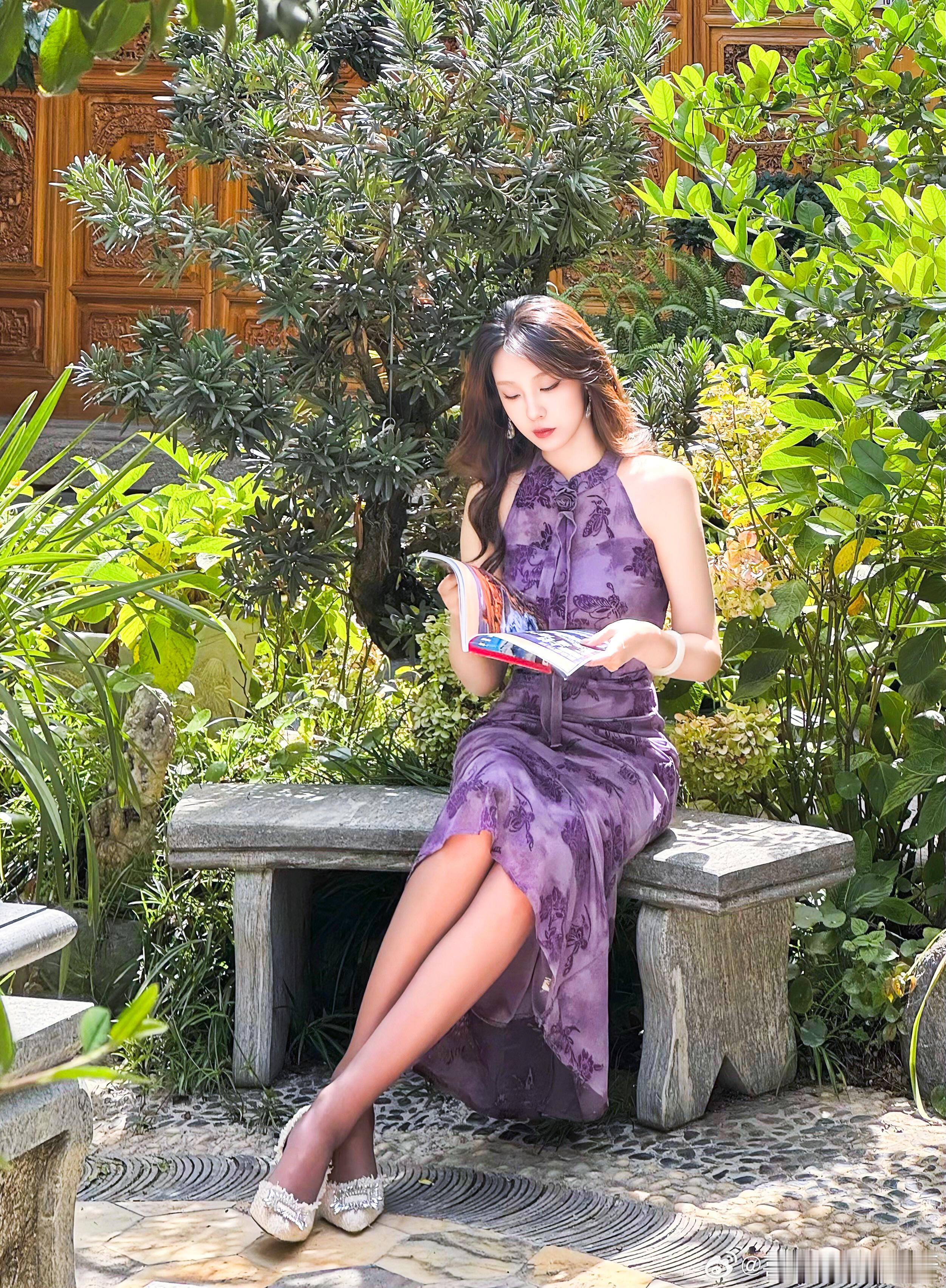 紫色还是权威呀，纯姐的轻淑女风~​​​
