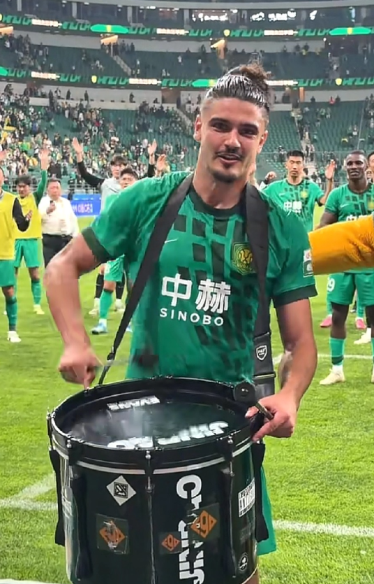 北京国安竟然3：0大胜大连英博。国安能在主场赢球并不奇怪，奇怪的是在人员对等的上
