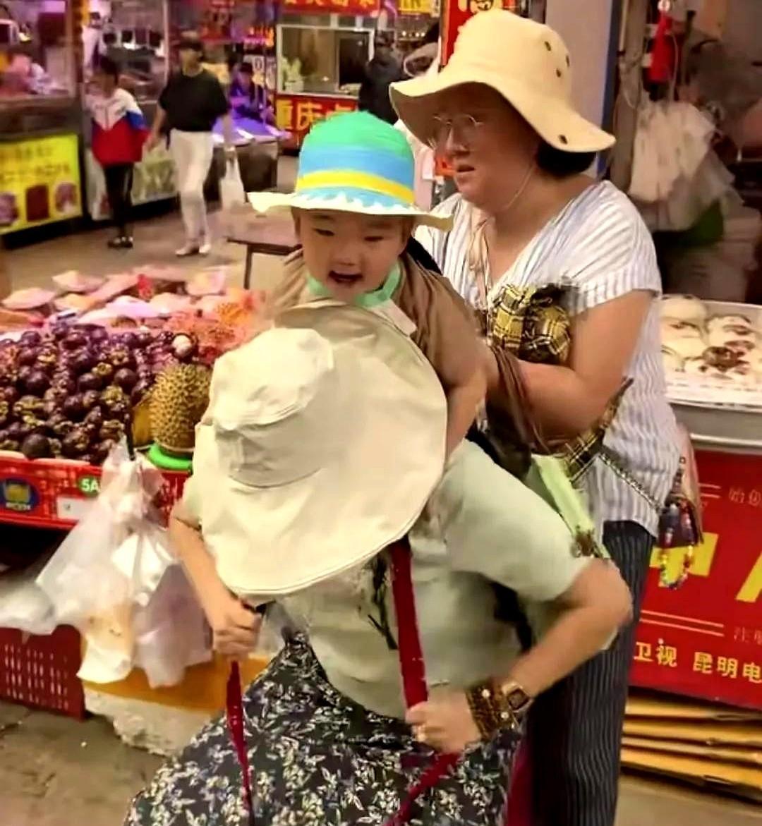 王一楠的姐姐并没有因为妹妹嫁到上海，物质条件有所改变呢。有些人觉得王一楠嫁给高