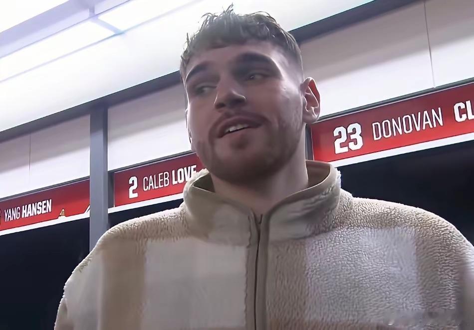 杨瀚森18+10+4，现场观战的克林根被小杨表现折服:“太不可思议了，今晚他