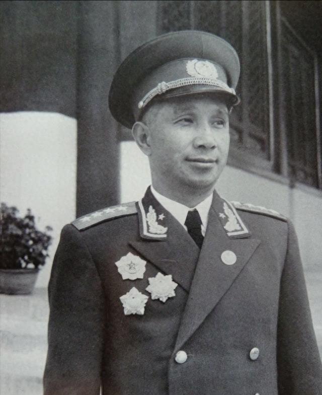 1958年粟裕将军受挫，楚青回忆那段日子：家门几乎无人问津，唯有肖劲光前来看望