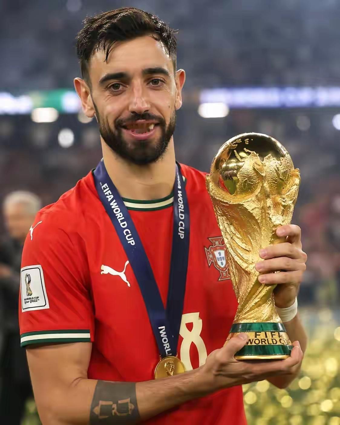 布鲁诺·费尔南德斯谈梅西对罗纳尔多：“人们问我谁是GOAT，我总是说克里斯蒂亚诺