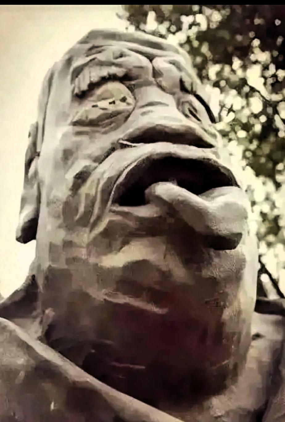 当地老百姓的拍手叫好！近日，听说位于苏州金鸡湖边，矗立了14年的“吐舌老子”雕