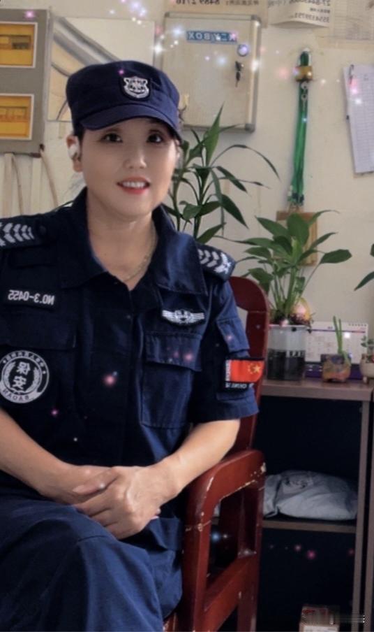 女安保队员的服饰，哪款比较显得有气质？