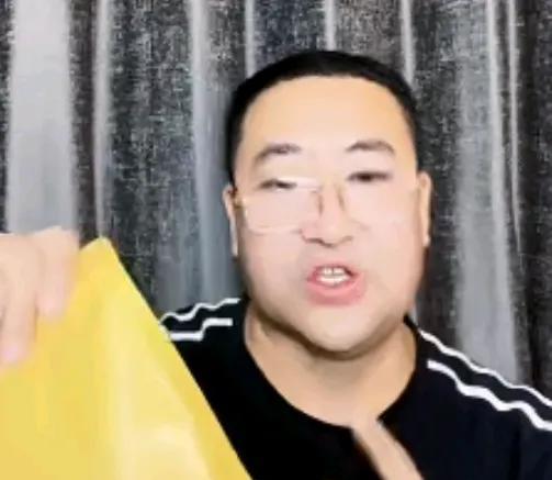 杨总说，没有做亏心事担心啥？网络是有记忆的！瞿姐说，我们不站队，很多事情交