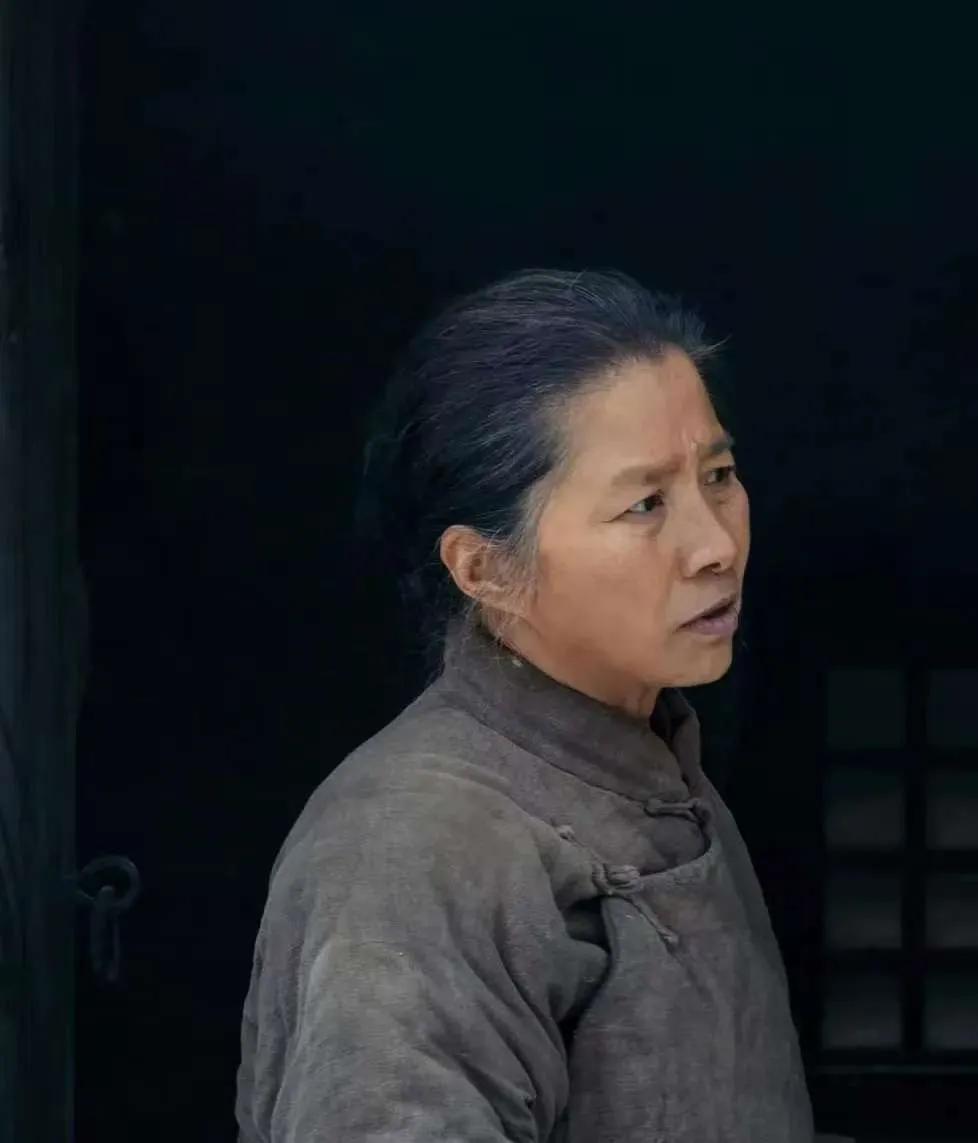 一直以为她是因为演技受限，所以才一直演恶婆婆的。看了三集，演技最好的就是迟蓬。神
