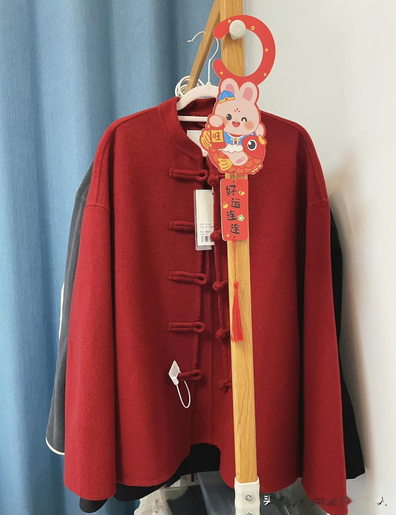 我一直以为我儿媳妇特讲究，羽绒服、呢子大衣、棉服……每天换着穿，一周都不重样的，