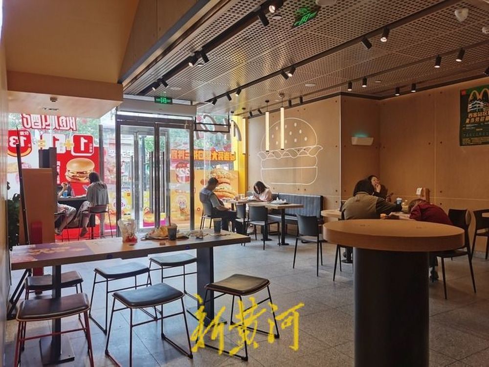 2025快餐业之新变局(2): 中式汉堡冲击下, 西式快餐巨头开启“内卷”之路